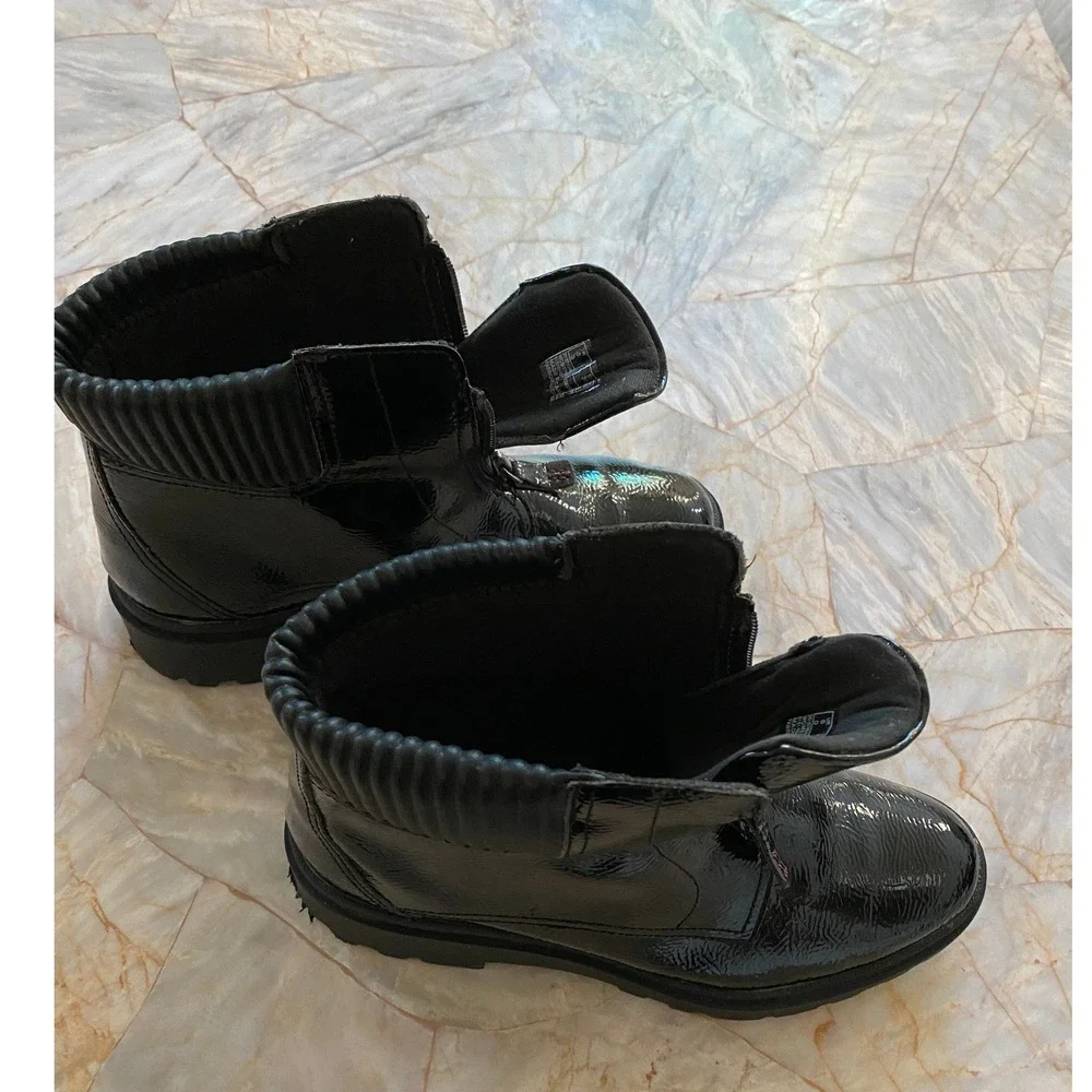 Clarks Womens Black Patent Leather Front Zip Lug Sole Ankle Boots 26167694 7.5